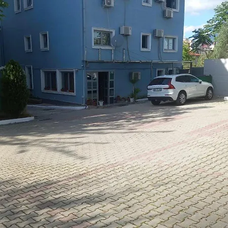 Ali Demi Τίρανα